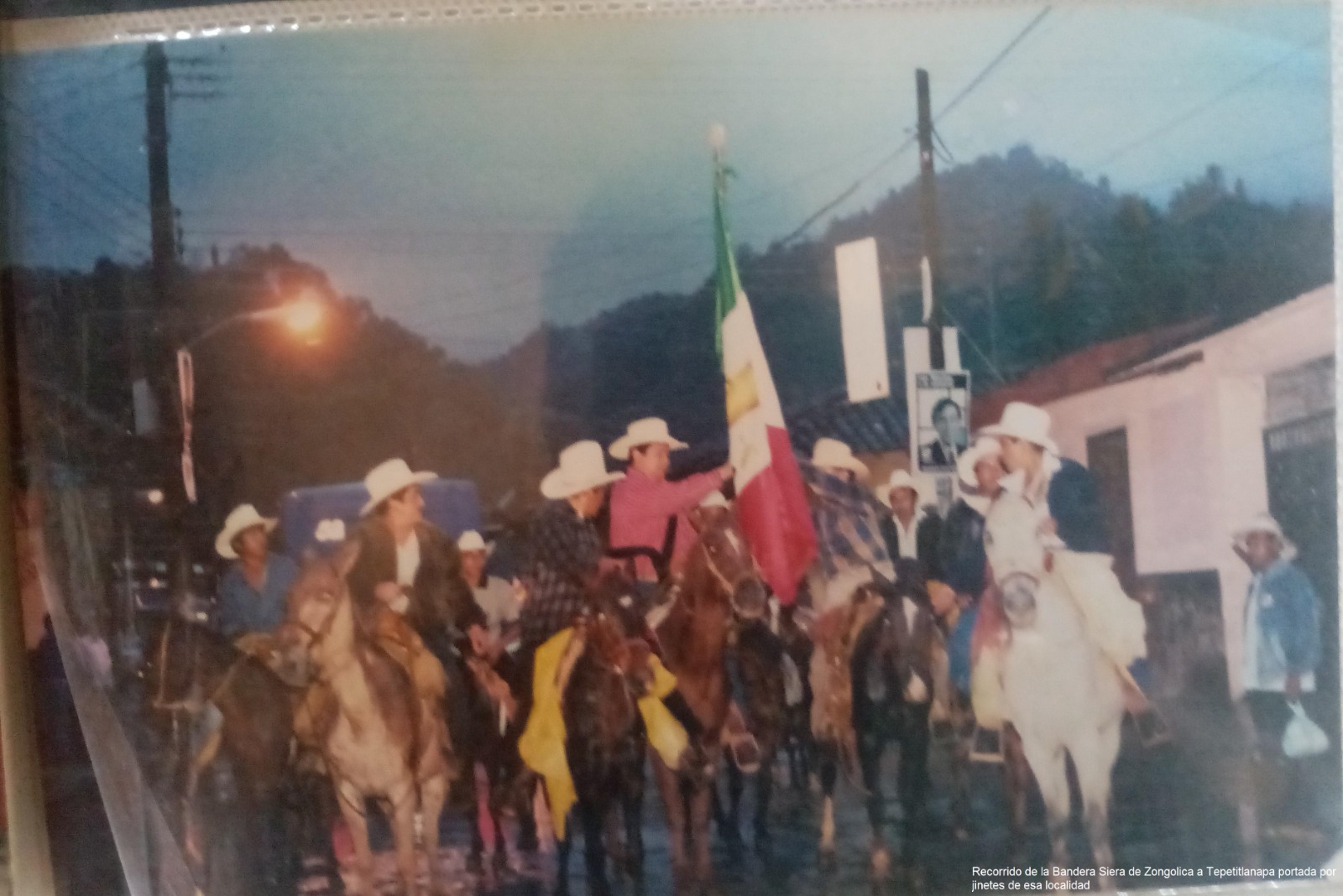 Recorrido de la BANDERA SIERA de Zongolica a Tepetitlanapa · cabalgata